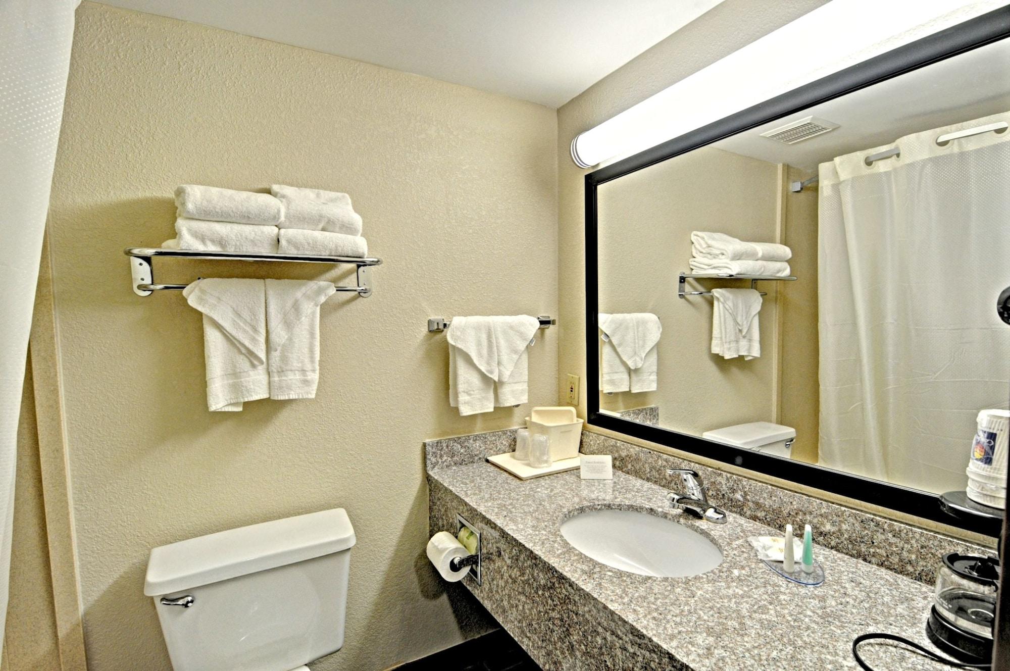 Comfort Inn & Suites Raphine - Lexington Near I-81 And I-64 Buitenkant foto