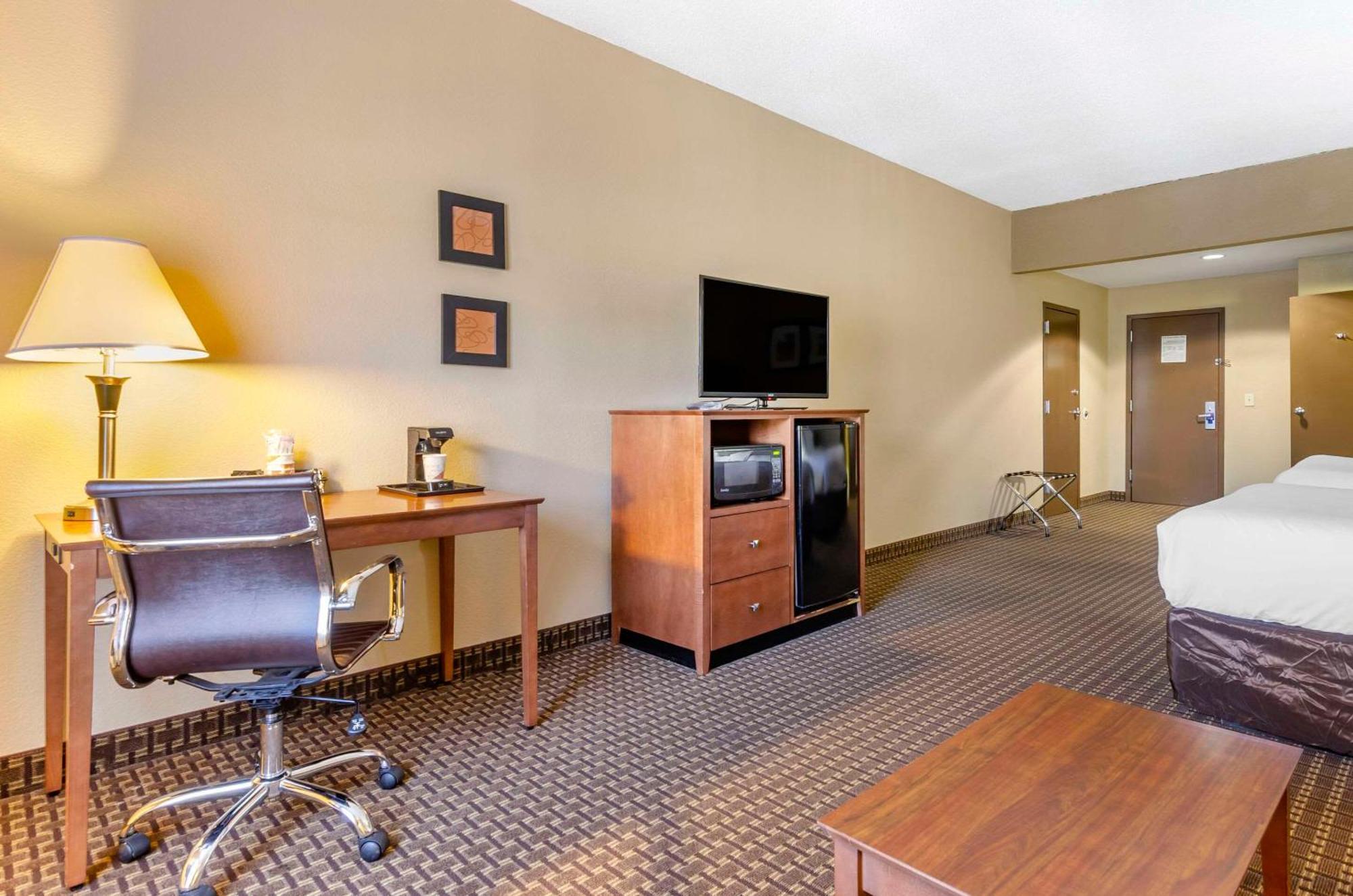 Comfort Inn & Suites Raphine - Lexington Near I-81 And I-64 Buitenkant foto