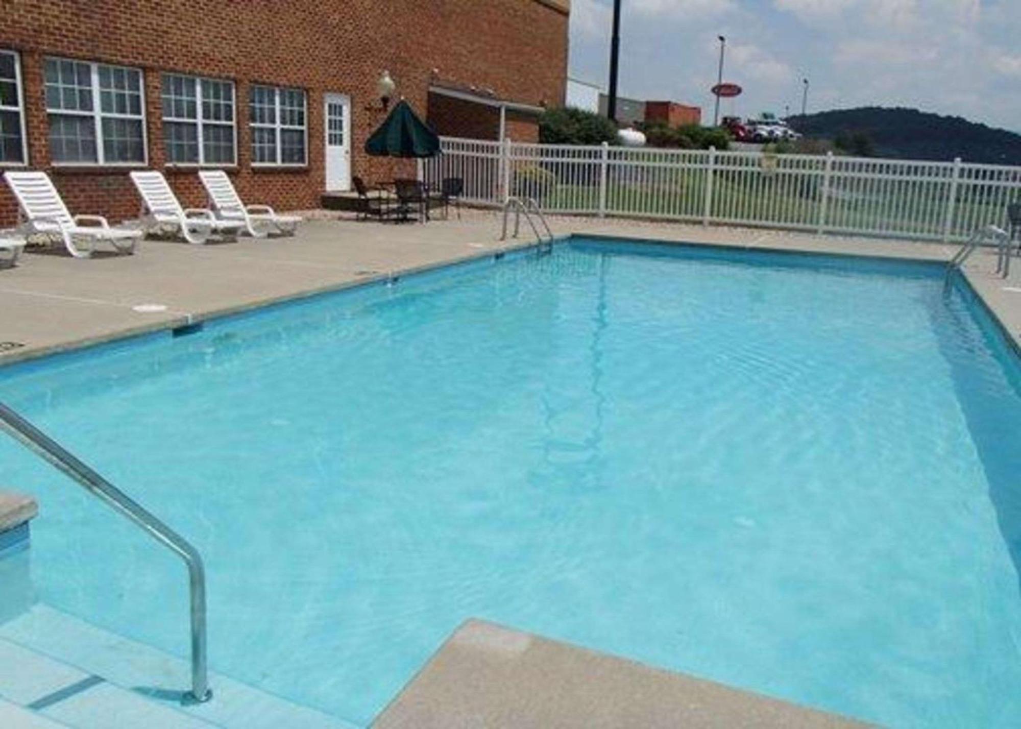 Comfort Inn & Suites Raphine - Lexington Near I-81 And I-64 Buitenkant foto