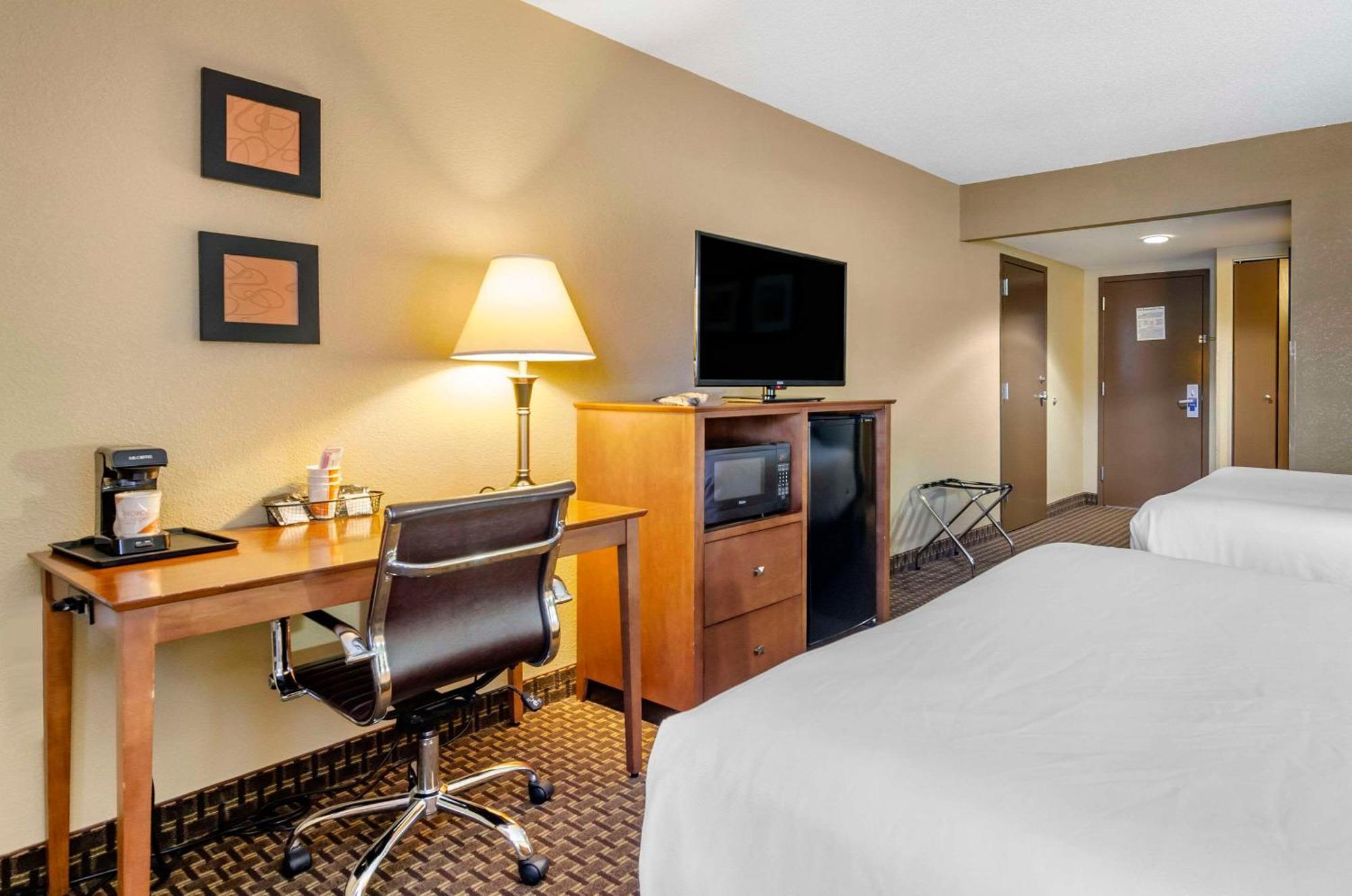 Comfort Inn & Suites Raphine - Lexington Near I-81 And I-64 Buitenkant foto