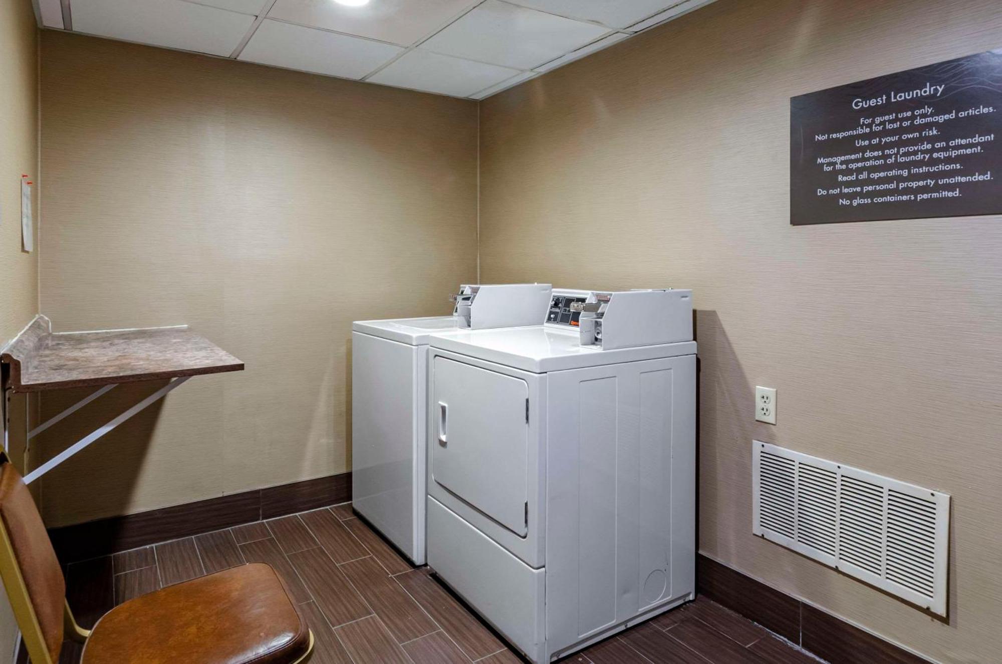 Comfort Inn & Suites Raphine - Lexington Near I-81 And I-64 Buitenkant foto