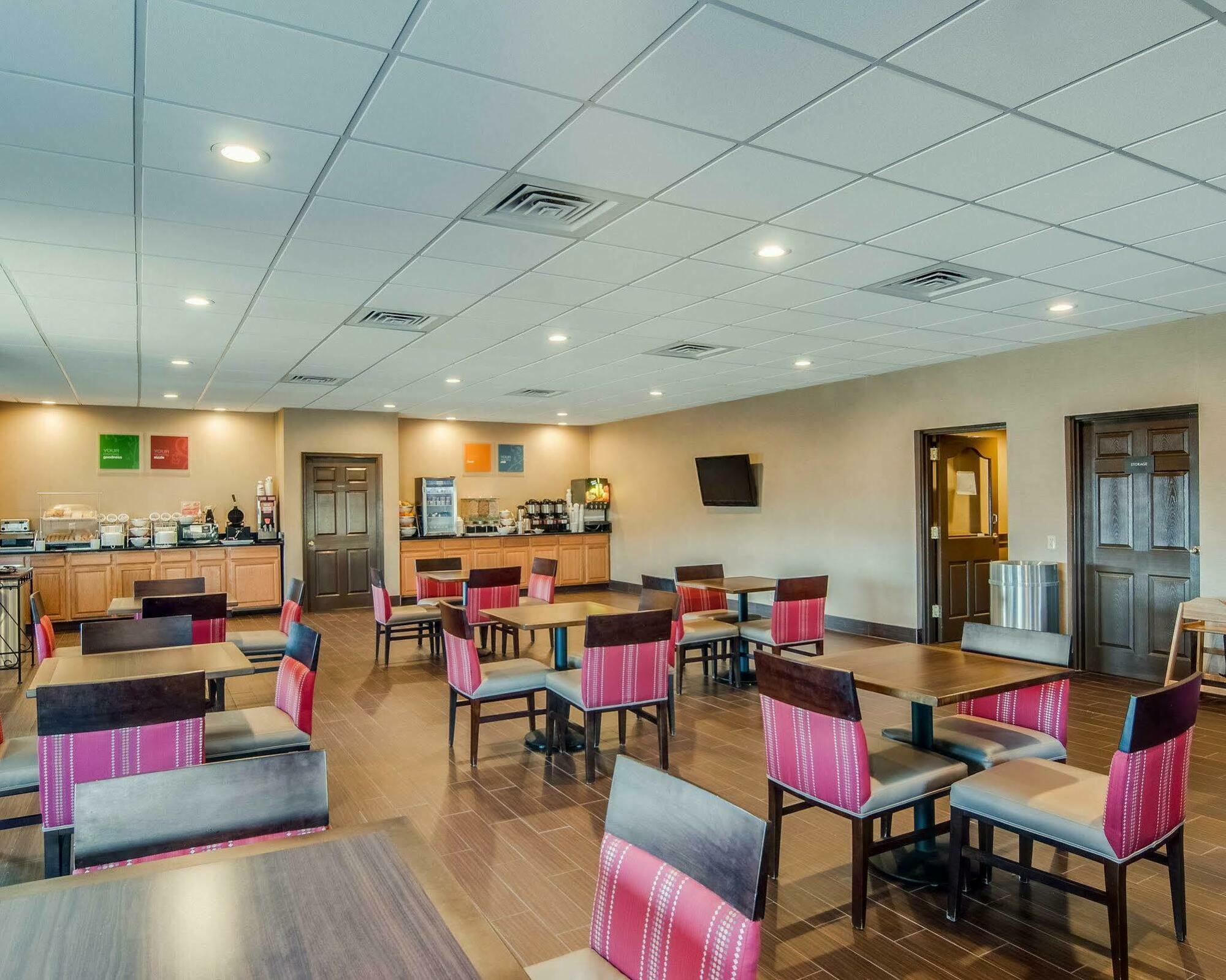 Comfort Inn & Suites Raphine - Lexington Near I-81 And I-64 Buitenkant foto